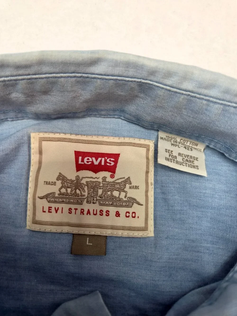 Levi’s Light Blue Chambray Button Down Shirt Long Sleeve Men’s Size Large